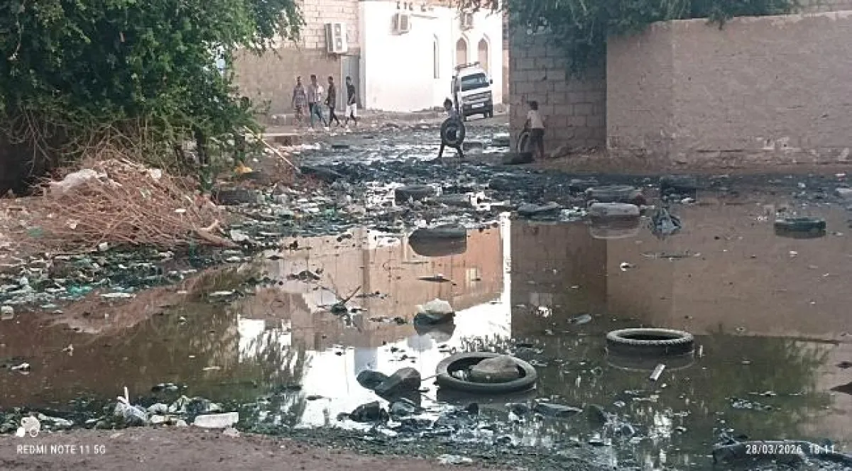 رئيس قسم صندوق النظافة في الشيخ عثمان يُجري معاينة ميدانية لحي ملقاط استعدادًا لحملة قشط المخلفات