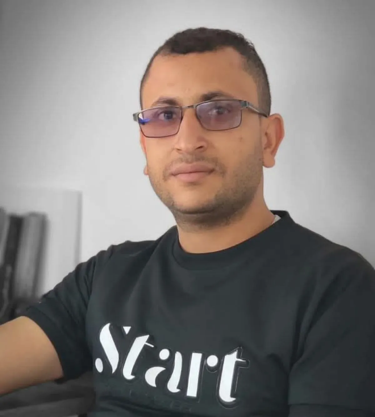 نقابة الصحفيين تدين جريمة اغتيال الصحفي عبدالصمد القاضي بتعز