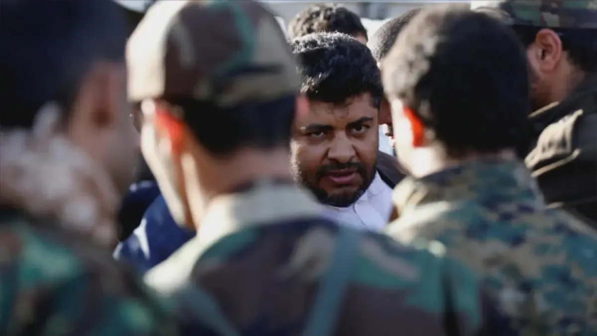 مسؤول يمني يكشف عن وصول قيادات وخبراء إضافيين من الحرس الثوري إلى صنعاء الأسبوع الماضي