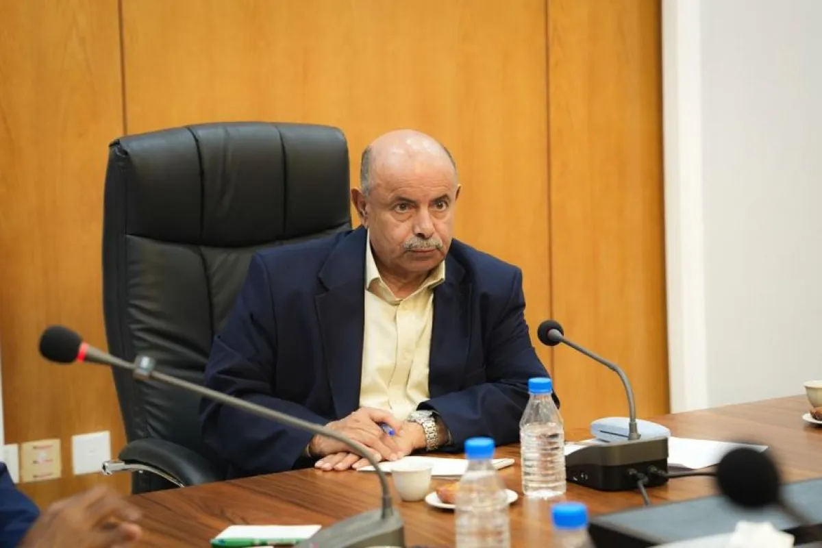 الخنبشي يلوّح بوقف تصدير النفط ومنع توريد الإيرادات للمطالبة بحصة حضرموت