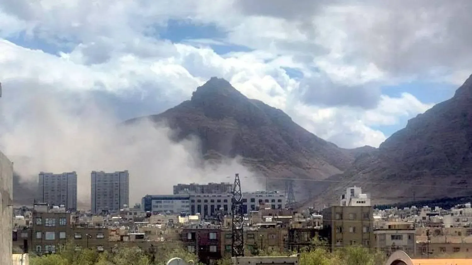 إيران تتوعد برد قاسٍ عقب هجمات استهدفت منشآت نووية ومصانع صلب