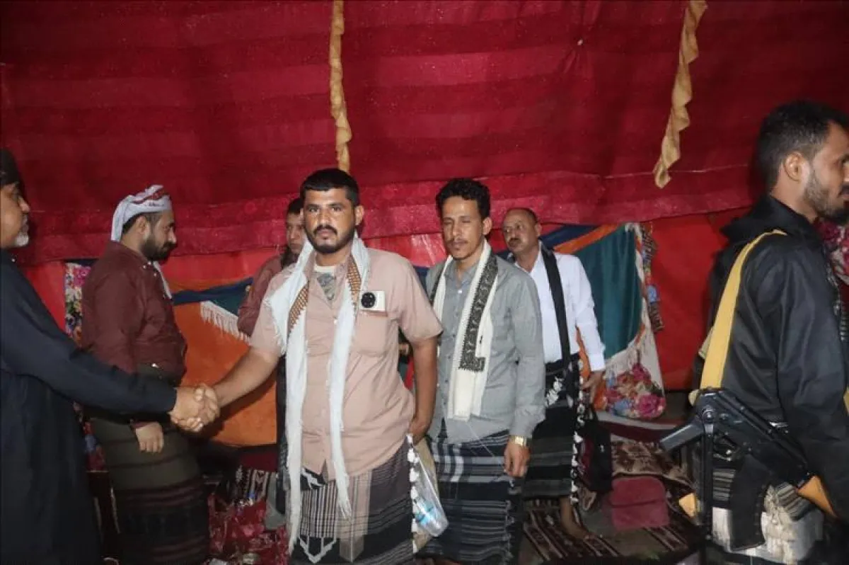 لقاءات العيد تتواصل في عدن.. قيادات عسكرية تزور الشيخ عبدالرحمن جلال الصبيحي