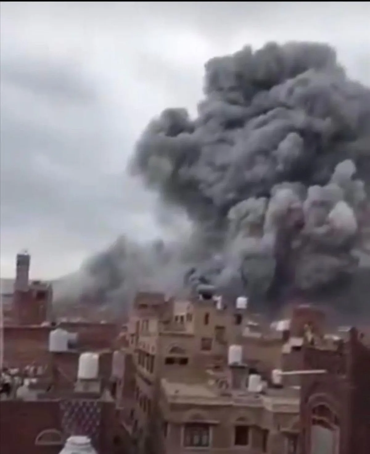 عاجل :تصعيد مفاجئ في صنعاء.. غارات إسرائيلية عنيفة عقب إطلاق صواريخ حوثية