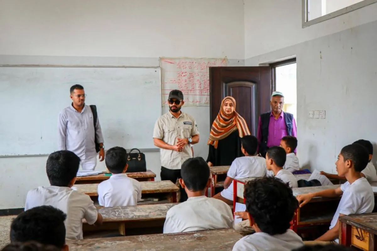 بن جرادي يتفقد سير العملية التعليمية في مدارس وثانويات صيرة بعدن
