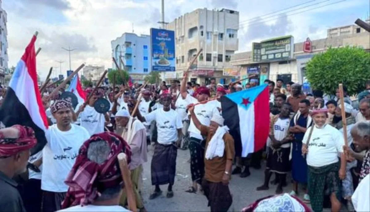 علم الجنوب يتألّق في فعاليات المطلع السنوي لحي عقل باعوين بالشحر