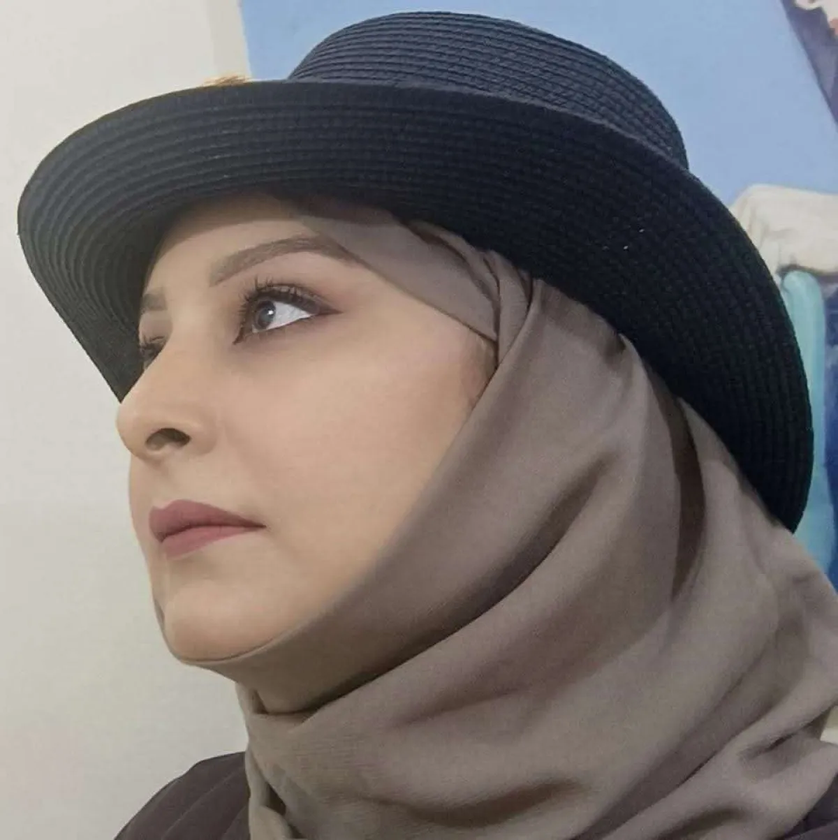 الإعلامية رندا عكبور تستنكر تأخر تسليم نتائج الفحوصات الطبية في مستشفى برج الاطباء بعدن