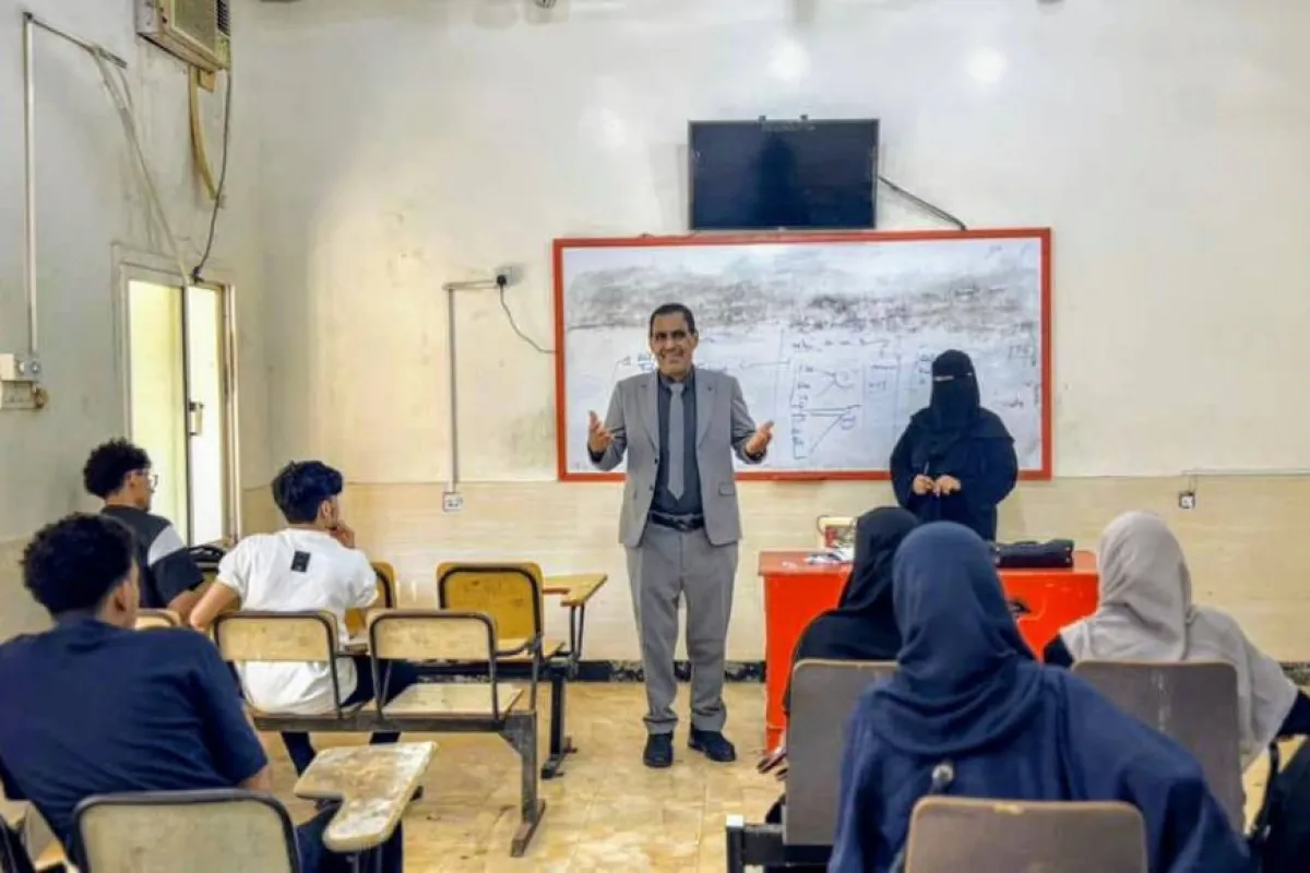 بأجواء العيد وروح إيجابية تعزز الالتزام.. كلية اللغات بجامعة عدن تدشن الفصل الدراسي الثاني 