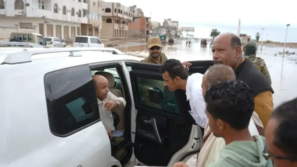 عضو مجلس القيادة الرئاسي محافظ حضرموت يتفقد أوضاع المواطنين عقب الأمطار التي شهدتها مدينة المكلا