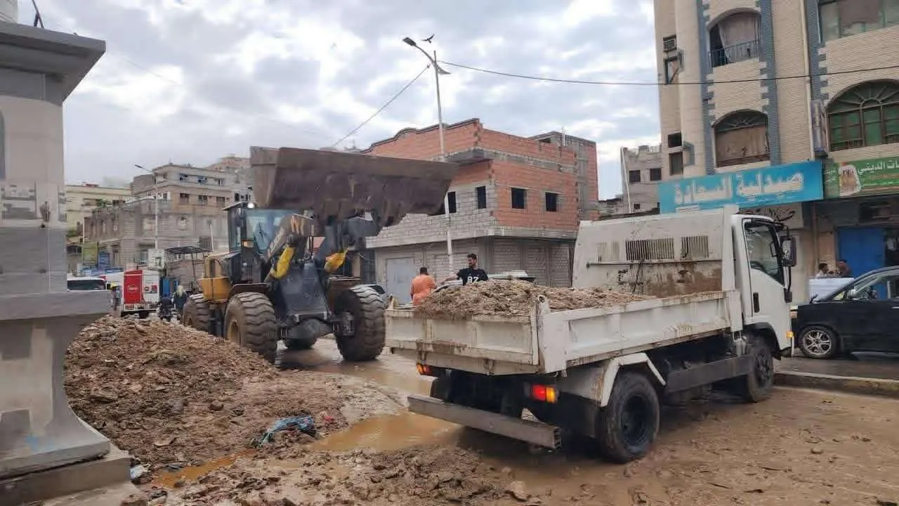 عاجل: اول تحرك رسمي لإزالة آثار الأمطار في حضرموت