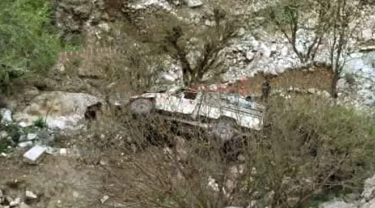 مقتل وإصابة تسعة أشخاص بينهم طفل ومسن بانقلاب مركبة في تعز