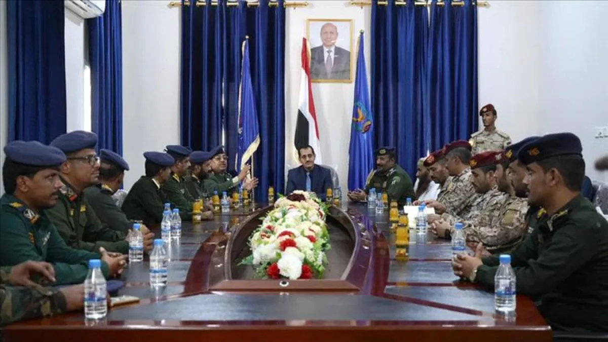 وزير الدفاع ووكيل وزارة الداخلية يتفقدان سير العملية التعليمية في كلية الشرطة بالمكلا