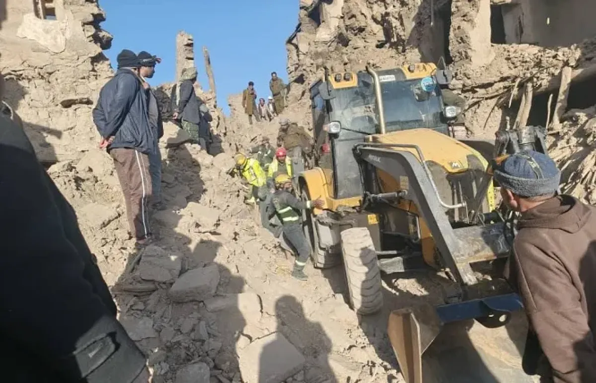 صنعاء.. مقتل سائق دراجة نارية بانفجار عبوة ناسفة وانهيار منزل يودي بحياة شابين وامرأة