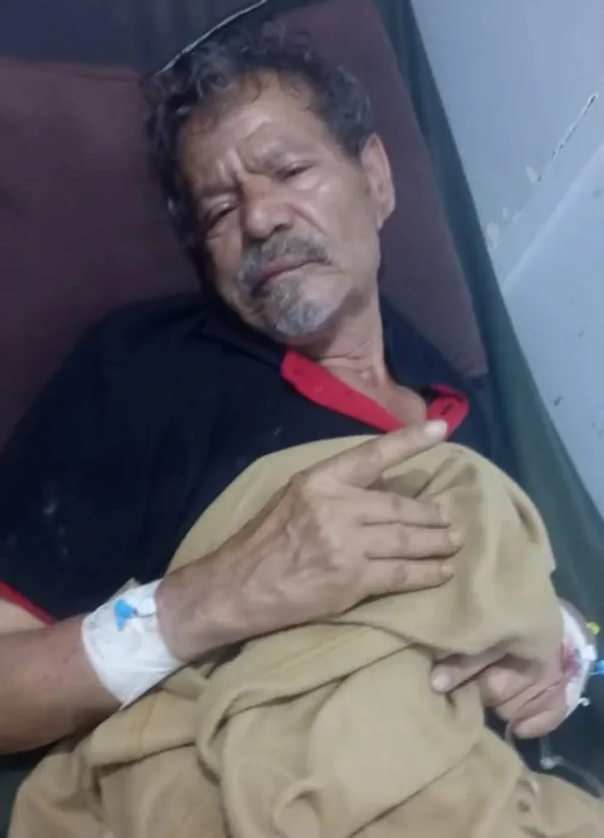 سائق رؤساء اليمن يصارع الموت… حالة إنسانية تهز الضالع وتستدعي التدخل العاجل