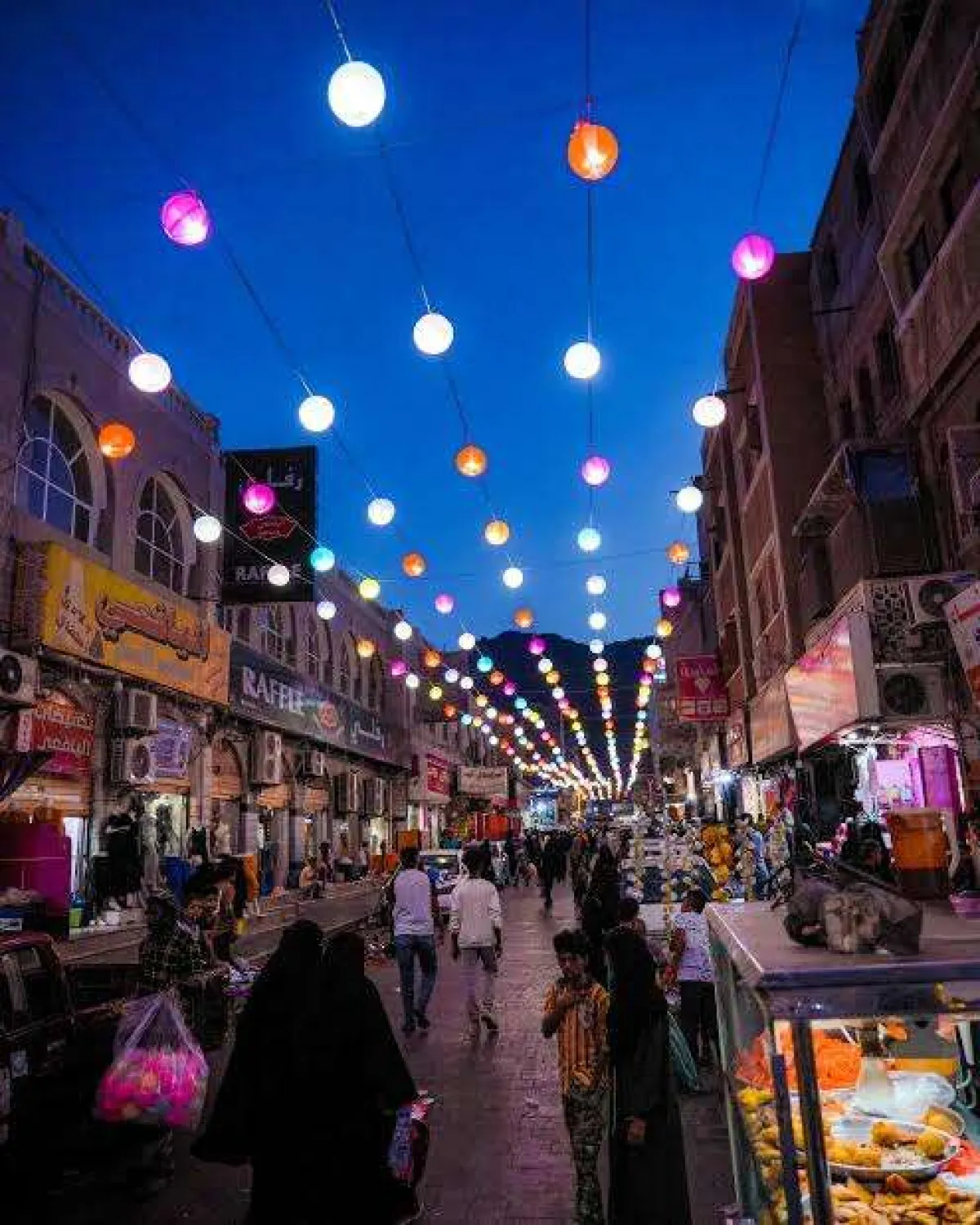 انقطاع الكهرباء عن منطقة في عدن منذ يوم أمس