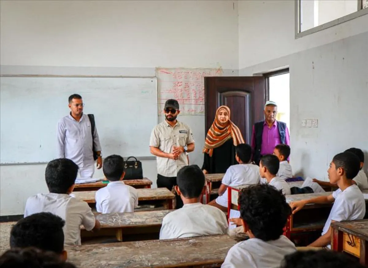 بن جرادي يتفقد سير العملية التعليمية في مدارس وثانويات صيرة بعدن