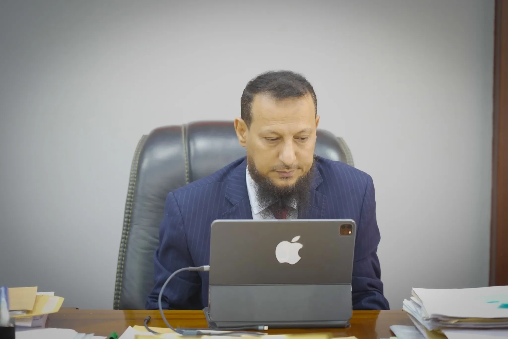 السلطة المحلية بعدن ترد على "الانتقالي المنحل" وتؤكد: الإجراءات قانونية ولن نسمح بتهديد الاستقرار