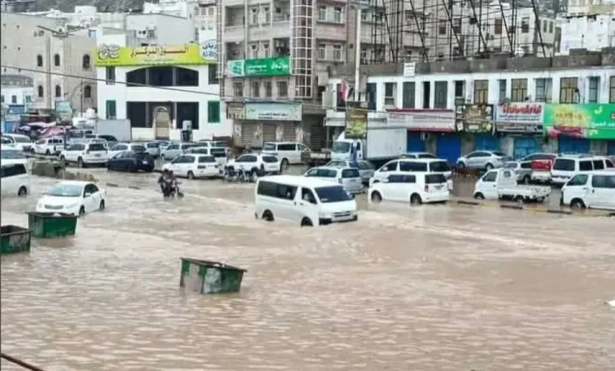 أمطار غزيرة وسيول جارفة تجتاح شبوة وحضرموت وأجزاء من مأرب (صور)