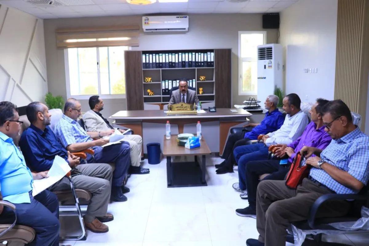 وزير الأشغال يترأس اجتماعاً لقيادة مؤسسة الطرق والجسور ويؤكد معالجة التحديات وتعزيز خطط الصيانة