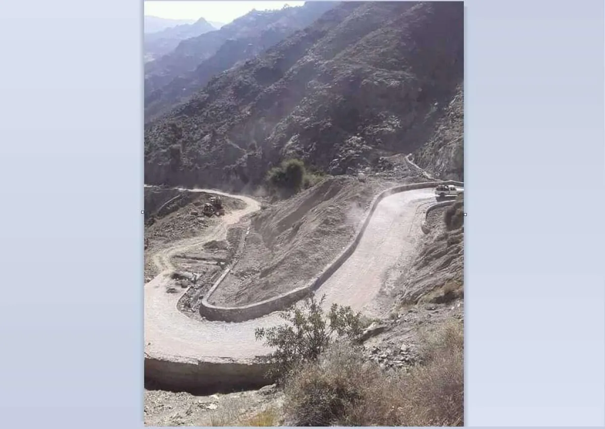 حادث مروع بتعز يودي بحياة شخصين ويصيب عشرة آخرين