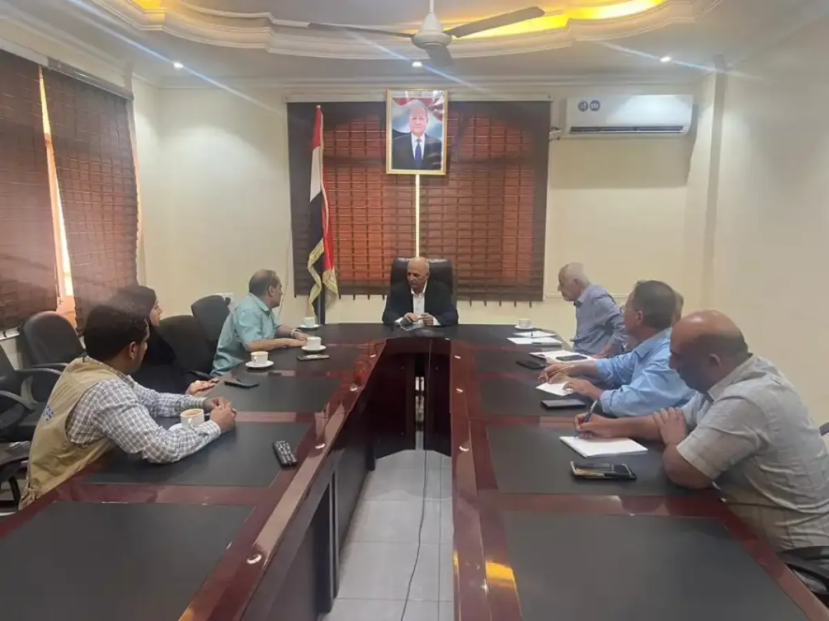 وزير المياه والبيئة يبحث مع (UNOPS) تعزيز الشراكة في قطاع المياه والصرف الصحي