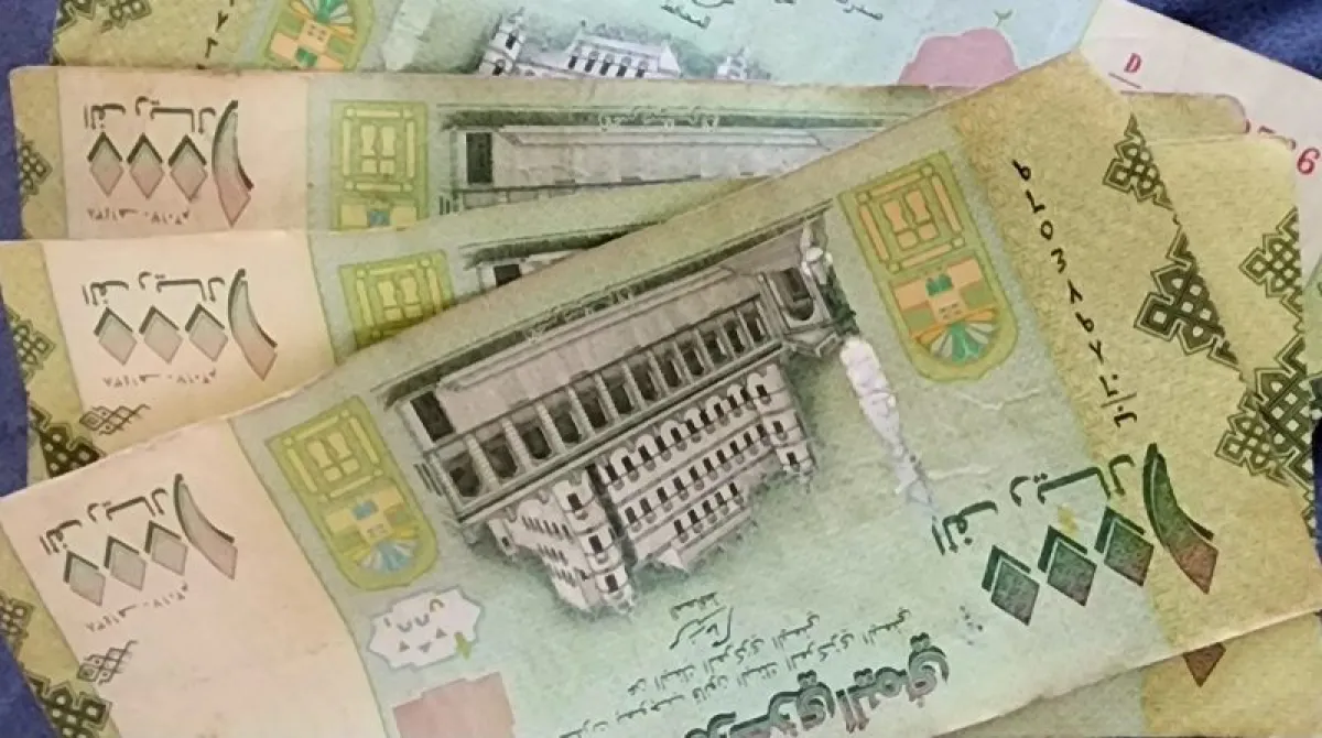 العملة اليمنية تحافظ على مكاسبها الأخيرة في تداولات الأحد