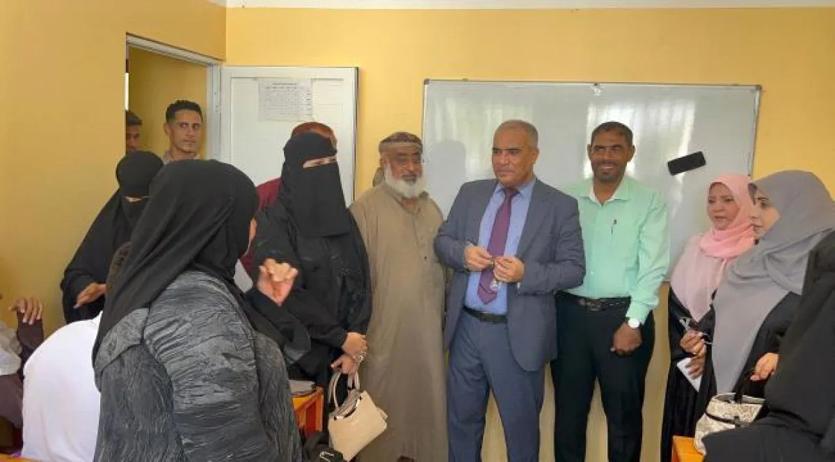 زيارة مفاجئة لوزير التربية والتعليم (العبادي) للمدارس مع بداية الفصل الدراسي الثاني