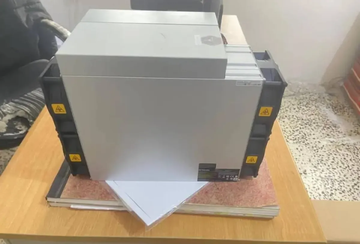 إحباط تهريب جهاز تعدين عملات رقمية في منفذ "صرفيت"