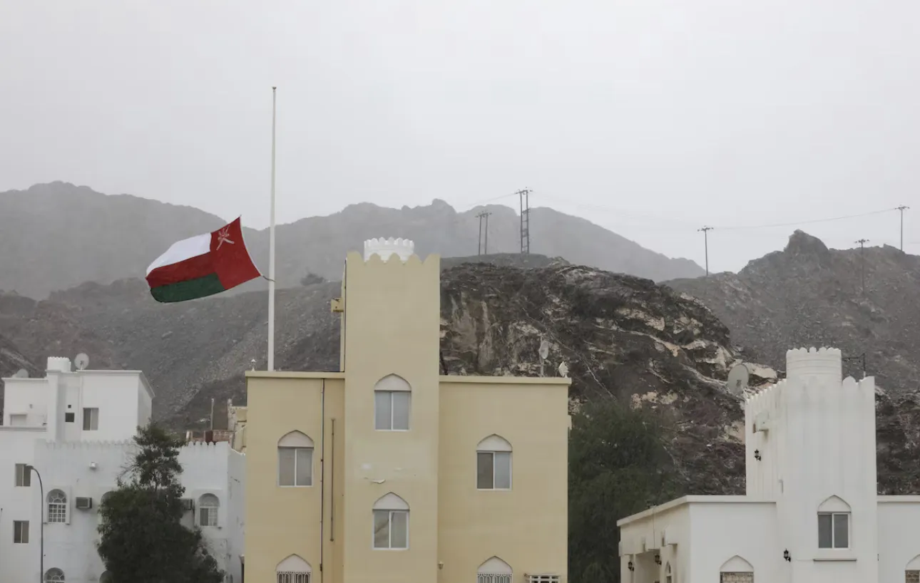 عُمان تدين الهجمات على أراضيها وتؤكد التزامها بسياسة الحياد