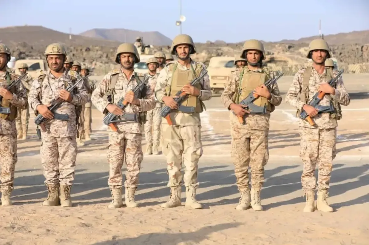 القائد العسكري أبو منيرة المرقشي ينتقد تفاوت صرف رواتب العسكريين: "هذه طعنة في ظهر كل مقاتل شريف"