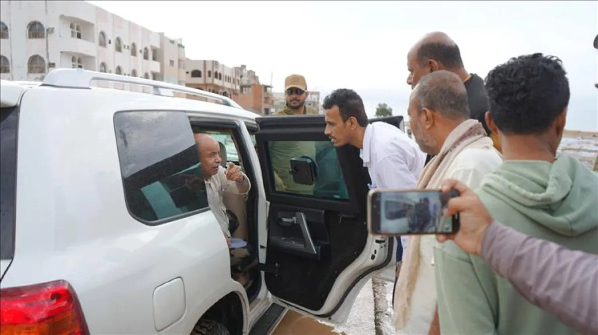 الخنبشي يتفقد أوضاع المكلا عقب الأمطار ويؤكد تسريع المعالجات الميدانية ودعم المتضررين