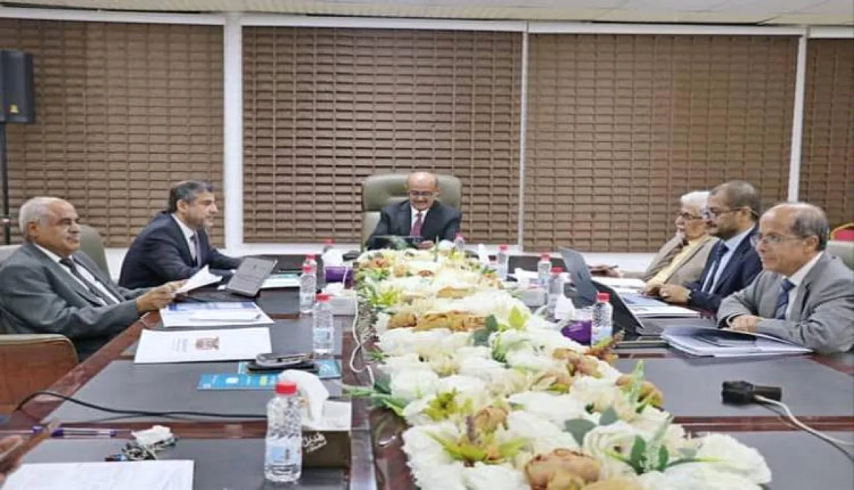 البنك المركزي يتحرك بخيارات متعددة لكسر أزمة السيولة وتعزيز استقرار الريال.. اتخذ إجراءات حاسمة