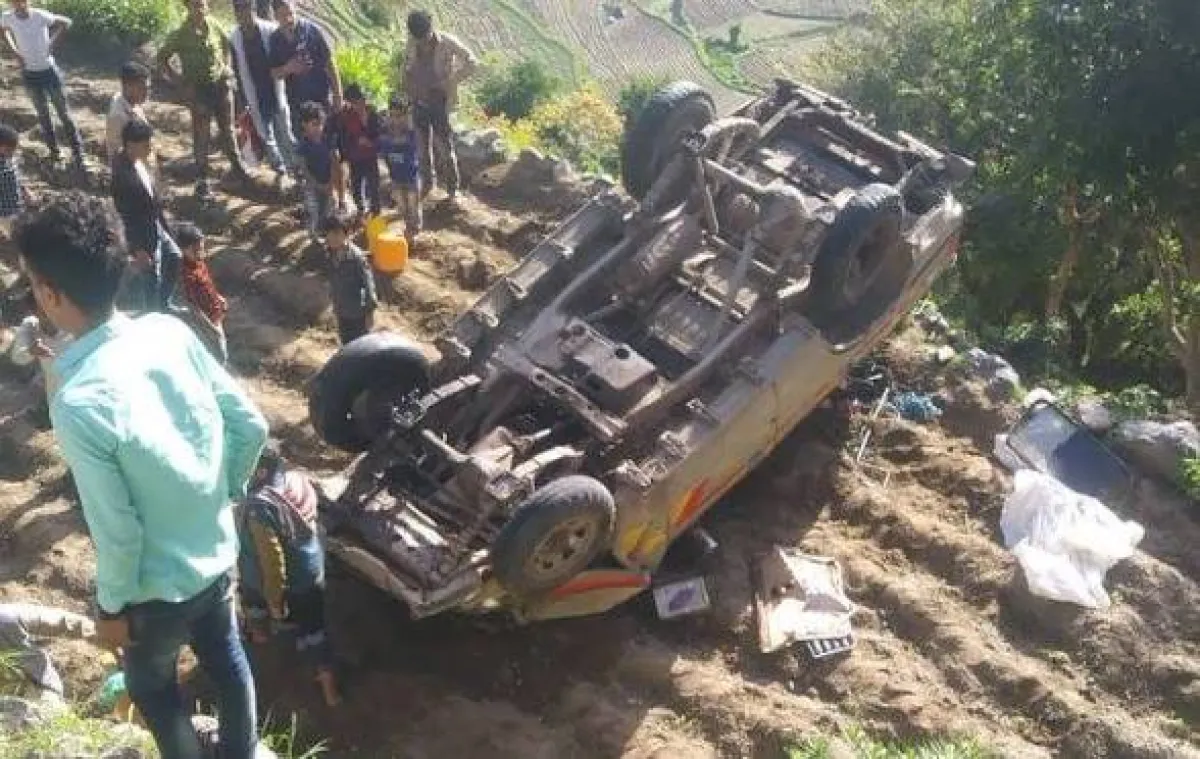 وفاة شخصين وإصابة 8 آخرين إثر انقلاب سيارة في مديرية سامع بتعز