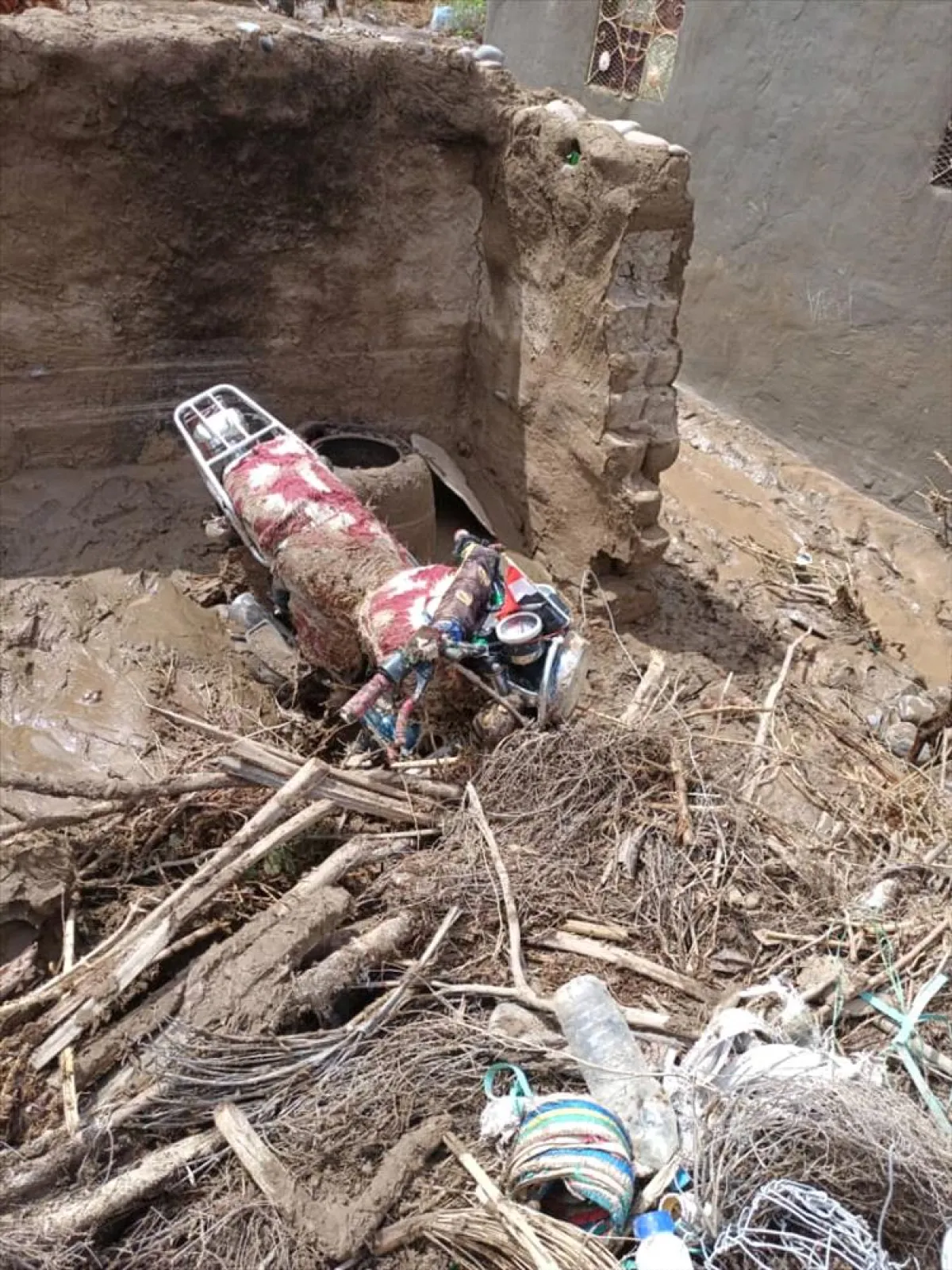 كارثة إنسانية تضرب اليمن… سيول وأمطار غزيرة تخلّف ضحايا وآلاف المتضررين