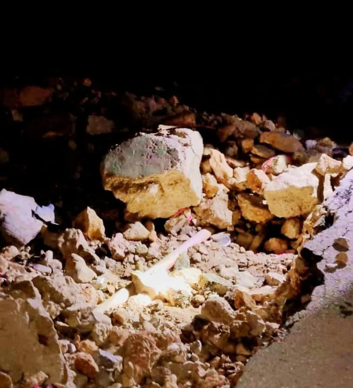 كهرباء ساحل حضرموت تنجز صيانة طارئة للشبكة الأرضية في بروم