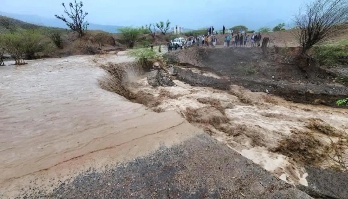 سيول تعز تقتل 9 وتدمر القرى