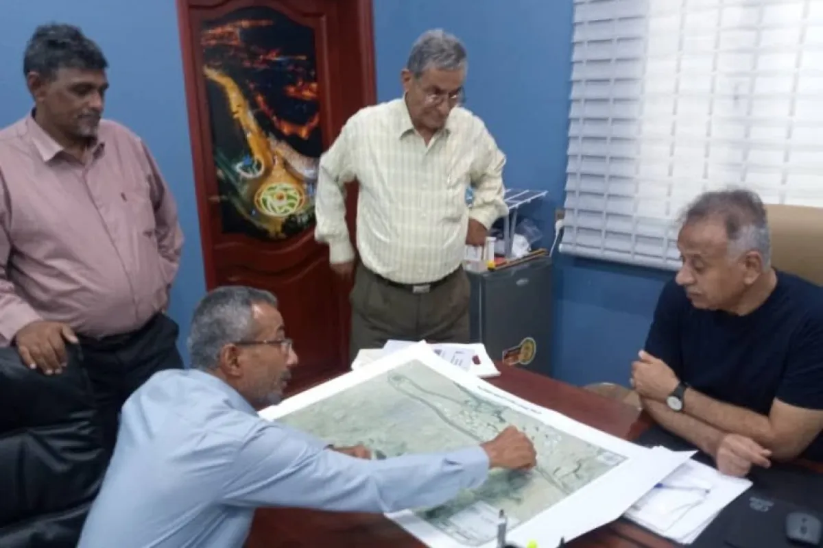 استعراض نتائج لجنة المسح الجيولوجي للانهيارات الصخرية في عقبة عدن