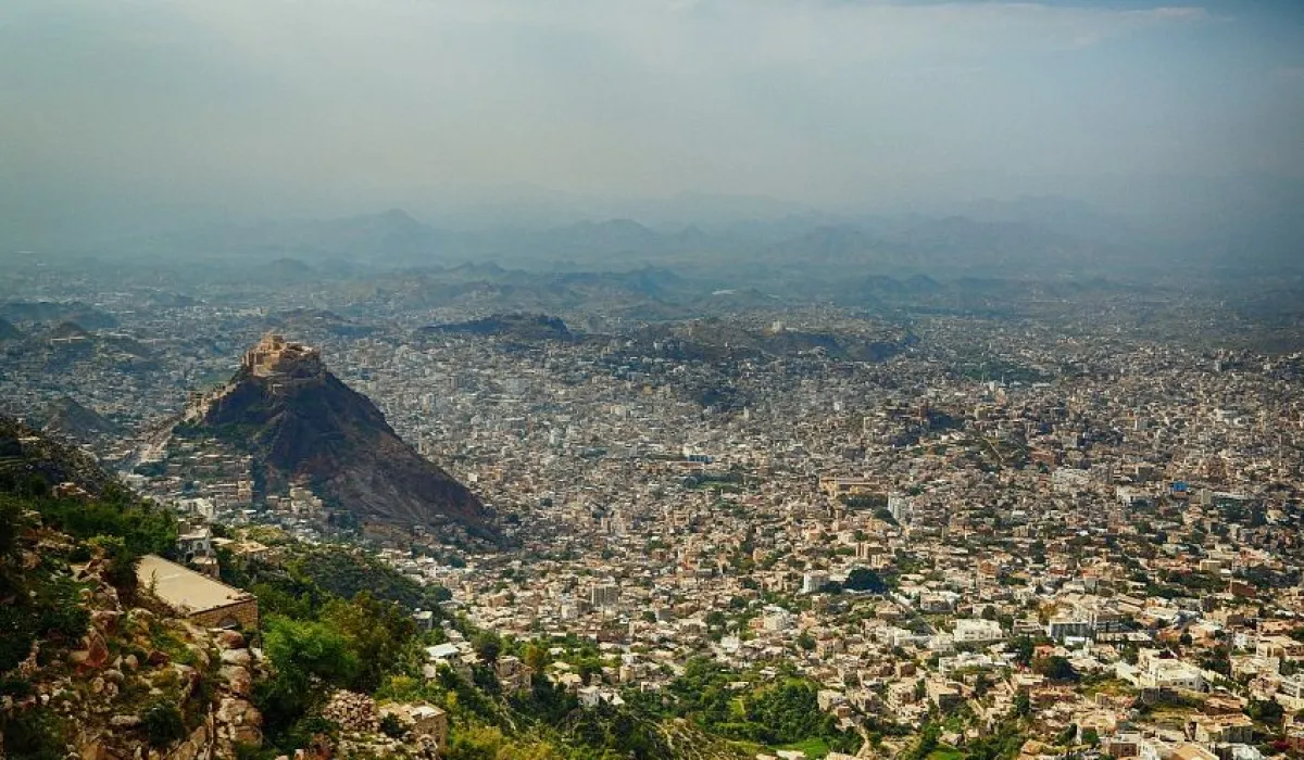 سيول الأمطار في تعز تتسبب بوفاة 15 شخصاً وخسائر مادية واسعة