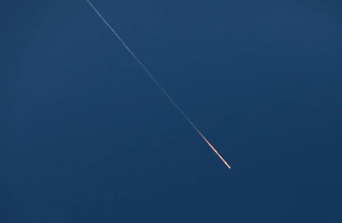 جيش الاحتلال الإسرائيلي يقول إنه يتصدّى لصاروخ أُطلق من اليمن