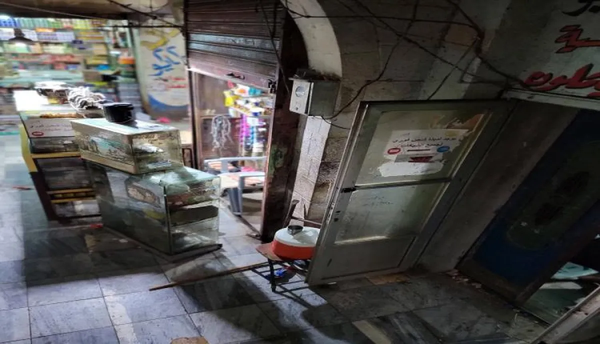 وحشية11 طعنة تهز تعز.. سفاح عائد من السجن يذبح شاب داخل سوق المركزي