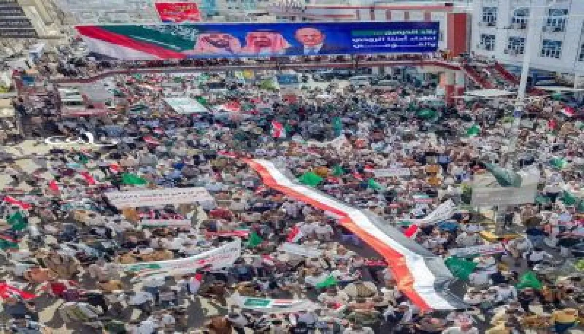 تعز.. مسيرة حاشدة تندد بالهجمات الإيرانية التي تستهدف السعودية ودول الخليج