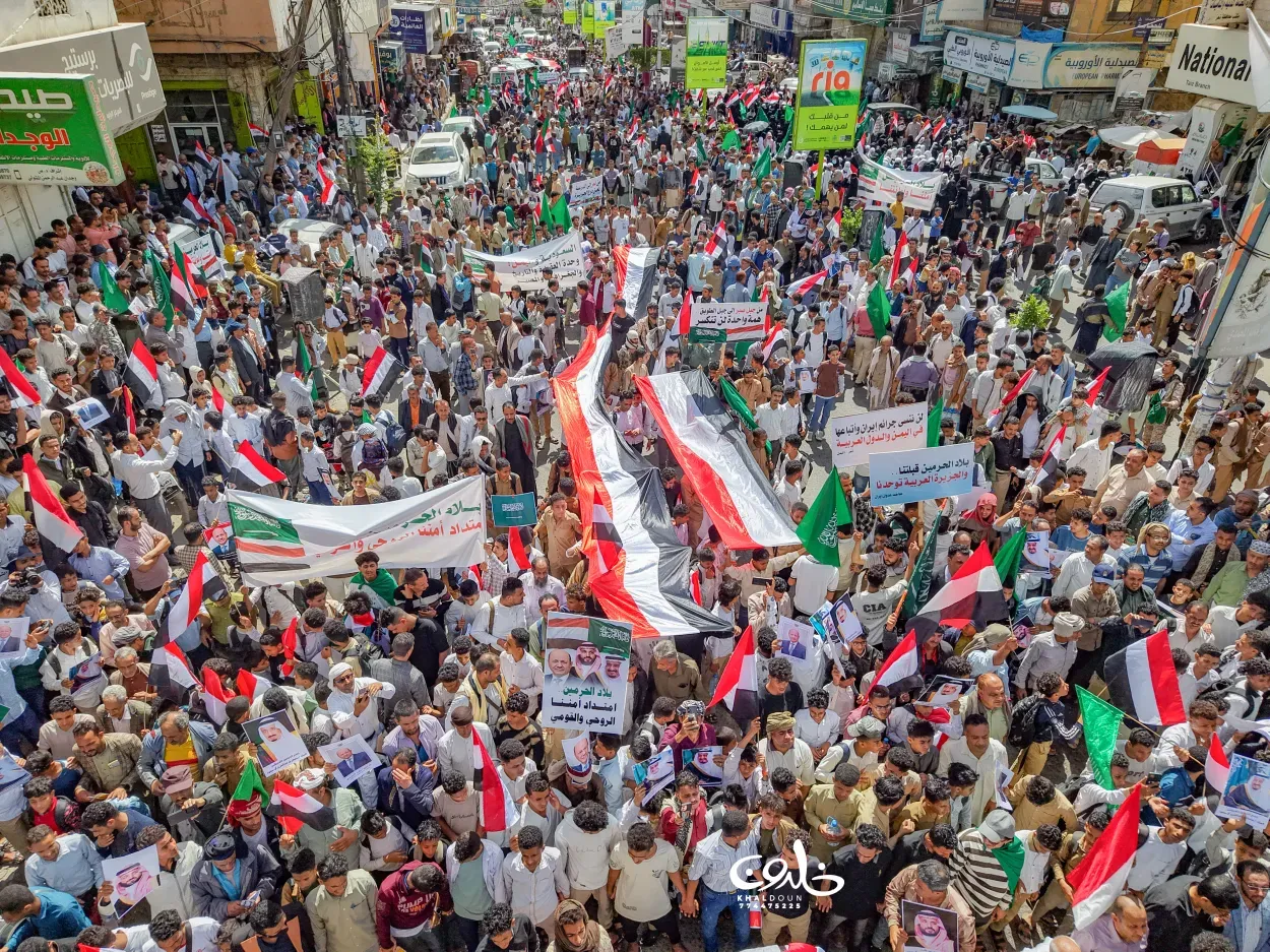 موقف رجال.. إشادة يمنية بحشود تعز المنتصرة للمملكة والعرب ضد اعتداءات إيران.. كيف تفاعل السعوديون؟ 