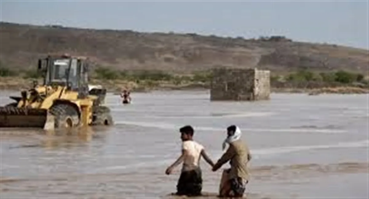 اجتماع بتعز يقر تسيير قافلة إغاثية لـ 1500 أسرة متضررة من السيول بمديريات الساحل