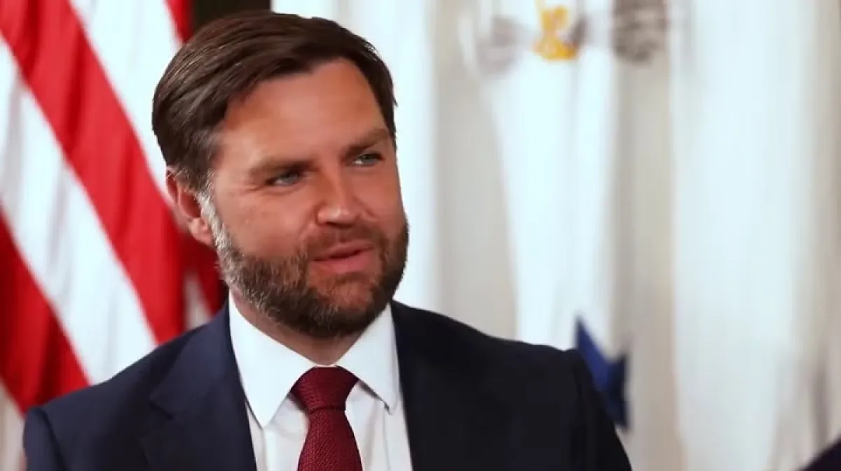 نائب ترامب يكشف سرا خطيرا