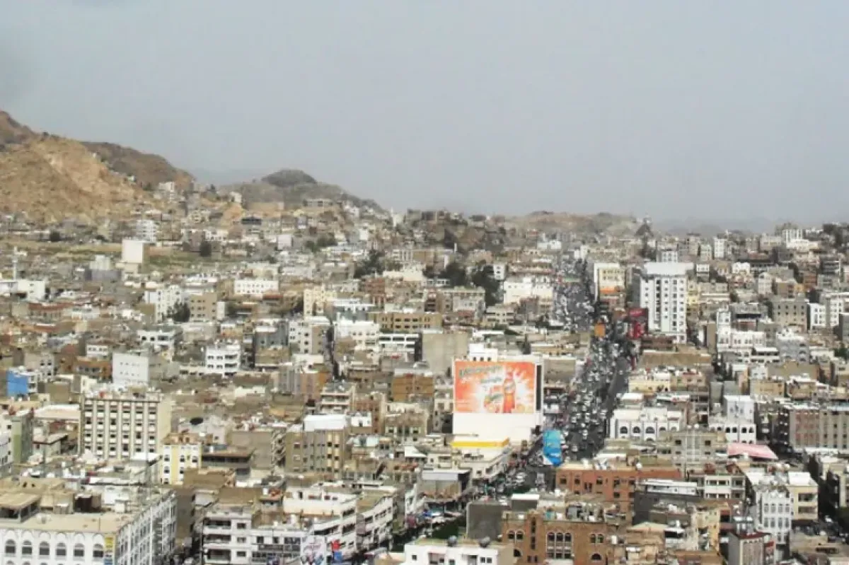 جريمة تهز تعز.. مقتل شاب داخل السوق المركزي والقبض على الجاني