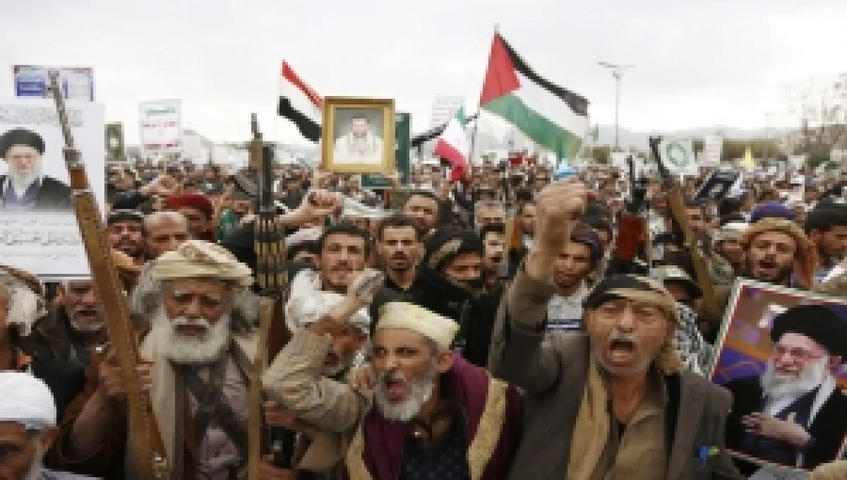 الحوثيون في اليمن كورقة تفاوض.. كيف توظف إيران البحر الأحمر لتعزيز موقعها أمام واشنطن؟ (ترجمة خاصة)