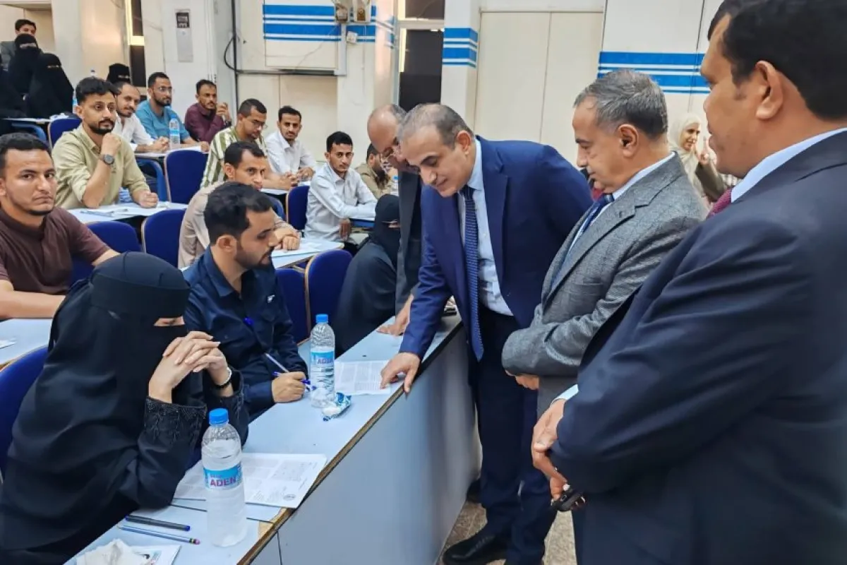وزير الصحة ورئيس جامعة عدن يدشنان الدورة الامتحانية الأولى لتقييم الكفاءة المهنية للكوادر الصحية