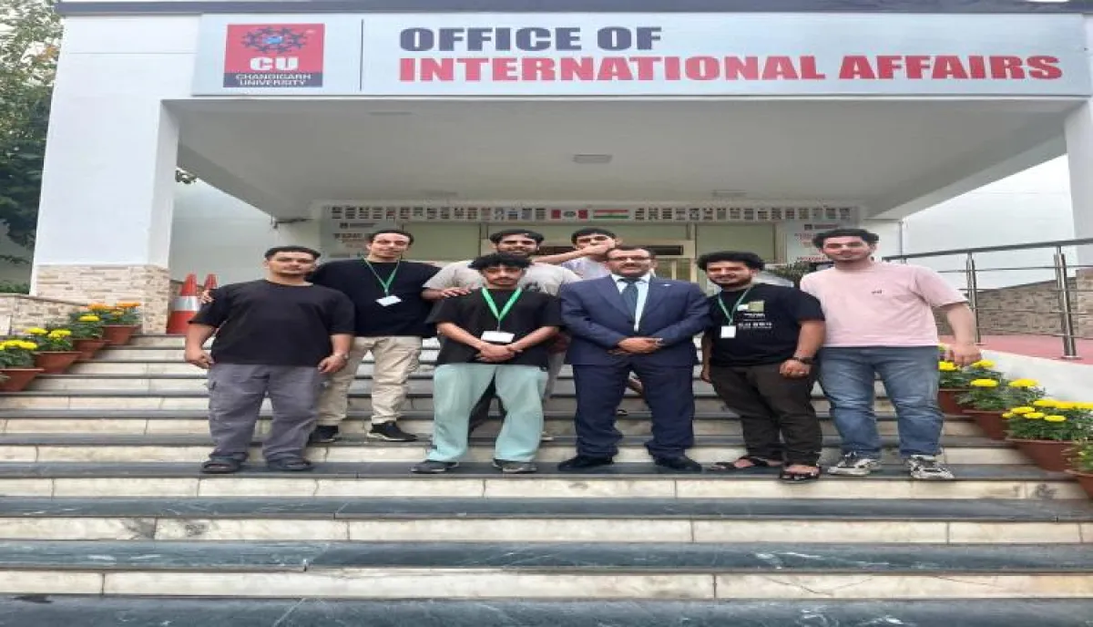 المستشار المخلافي يزور جامعة تشانديغار ويلتقي بقيادتها والطلبة اليمنيين الدارسين فيها