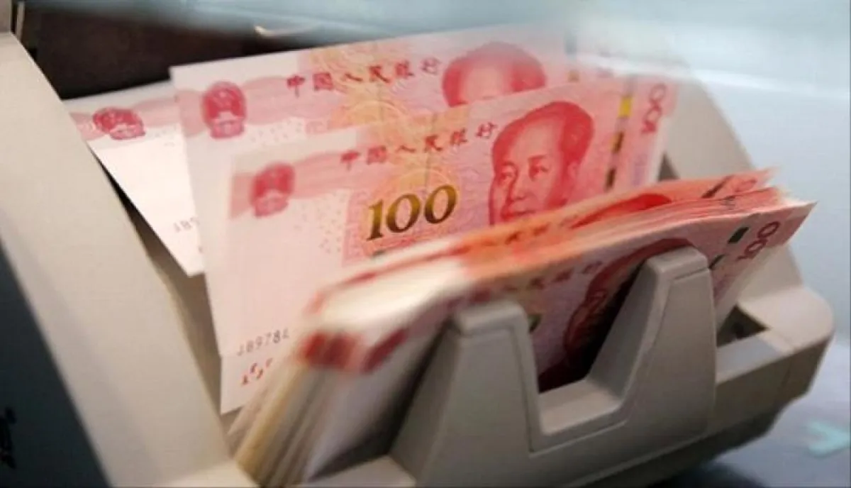 اليوان يوقف مكاسبه بعد 7 أشهر مع صعود الدولار كملاذ آمن