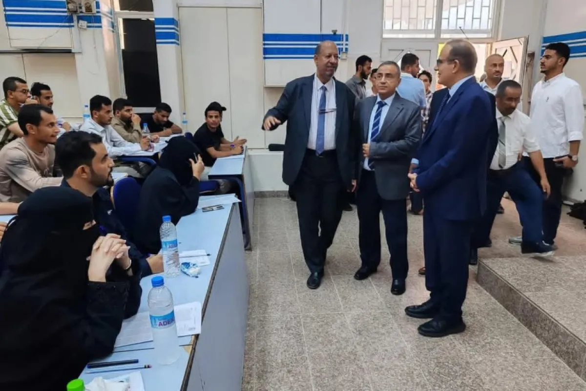 عدن..وزير الصحة ورئيس جامعة عدن يدشنان الدورة الامتحانية الأولى لتقييم الكفاءة المهنية للكوادر الصحية