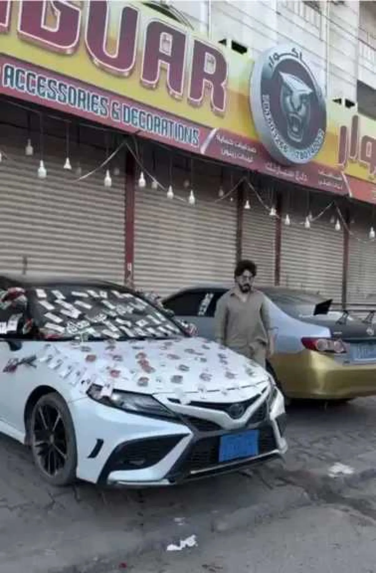 شاهد.. يوتيوبر صنعاني يفجر شوارع عدن بمفاجأة صادمة لم يتوقعها أحد!